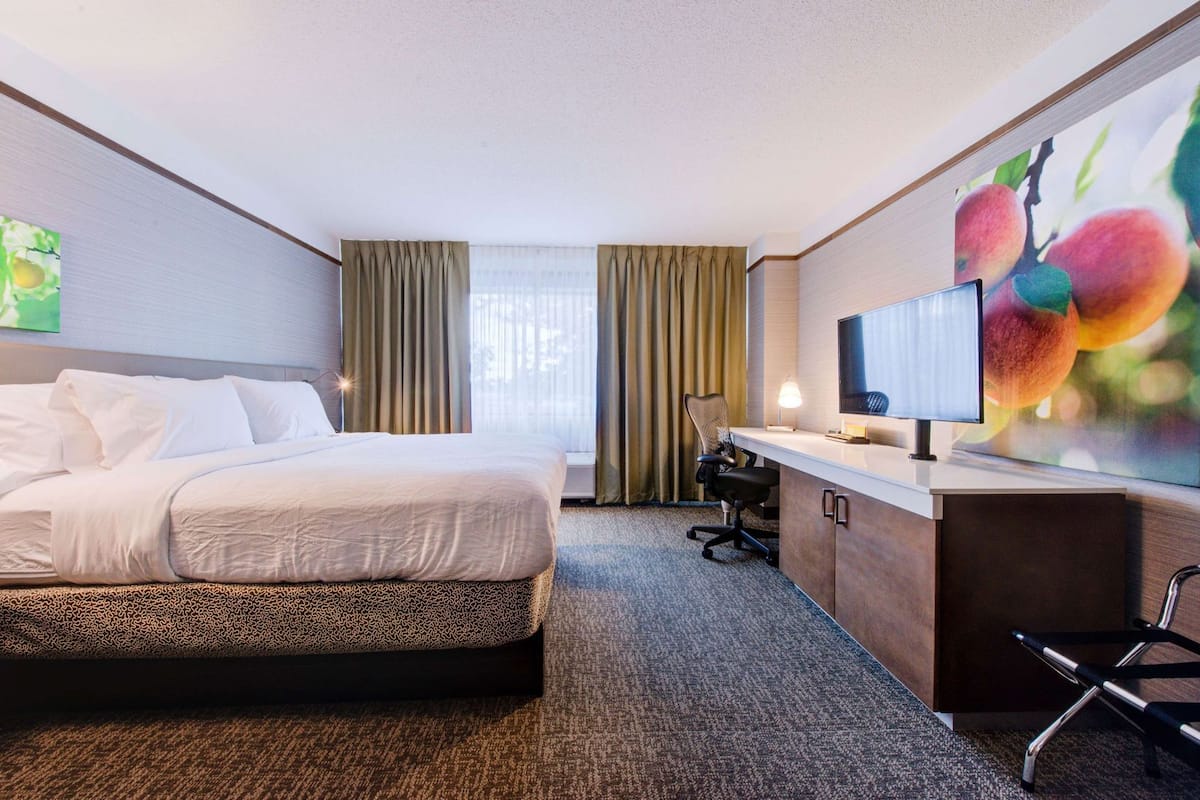 In-room safe, desk, laptop workspace, blackout drapes