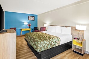Quarto, 1 cama King, acessível, para não fumantes | Roupas de cama premium, escrivaninha, espaço de trabalho para notebook