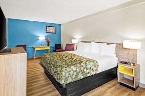 Quarto, 1 cama King, acessĆvel, para nĆ£o fumantes | Roupas de cama premium, escrivaninha, espaƧo de trabalho para notebook