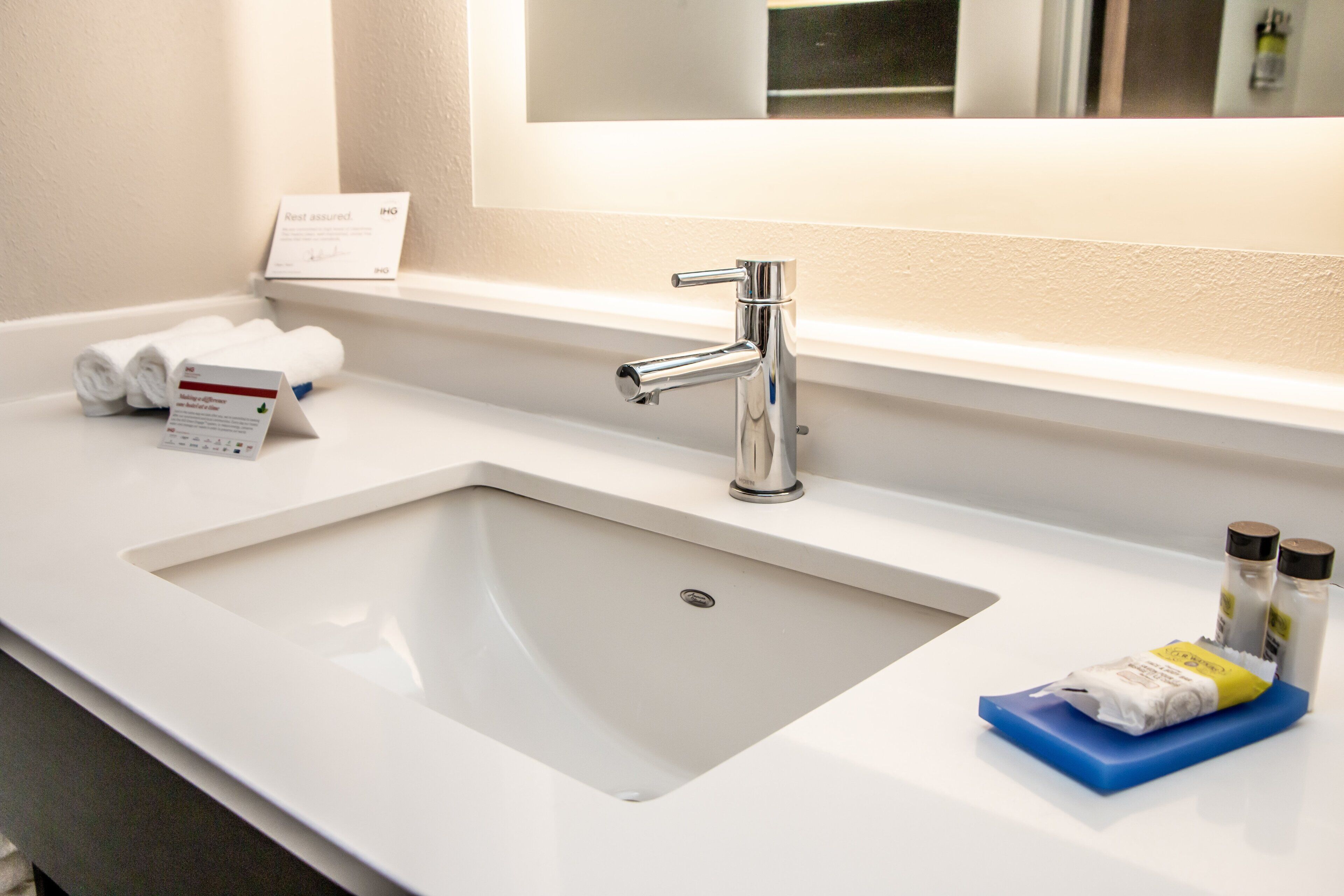 combined shower/bathtub, deep-soaking bathtub, free toiletries