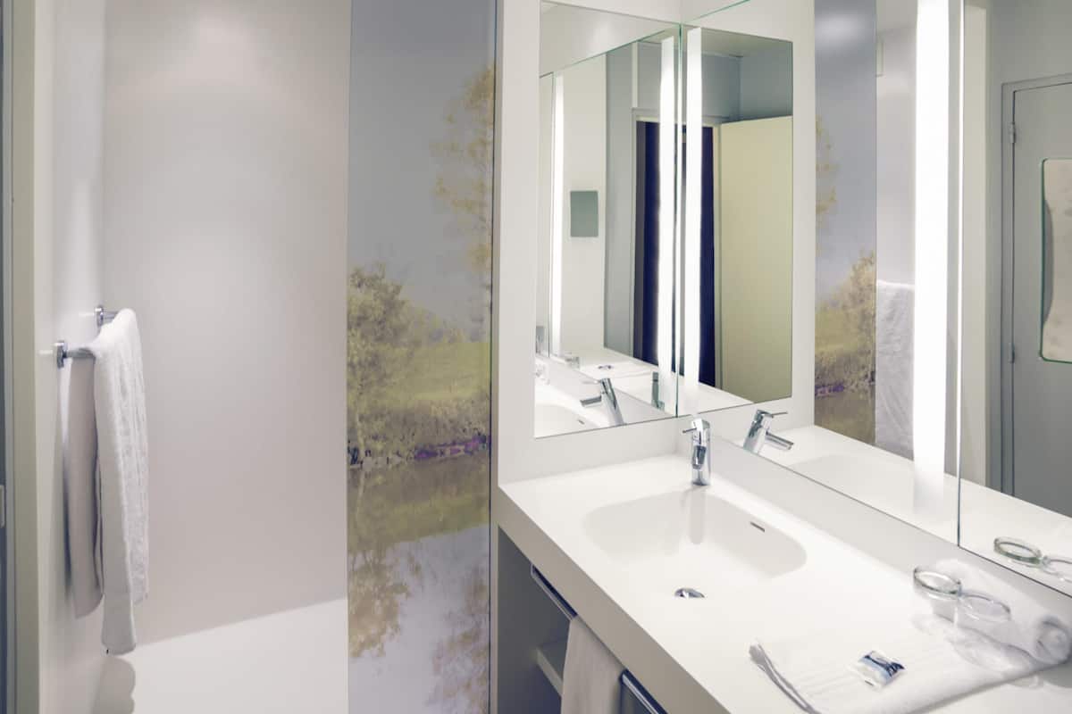 Family Room, Multiple Beds | Premium bedding, in-room safe, individually furnished, laptop workspace