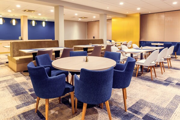 Daily buffet breakfast (EUR 19 per person)