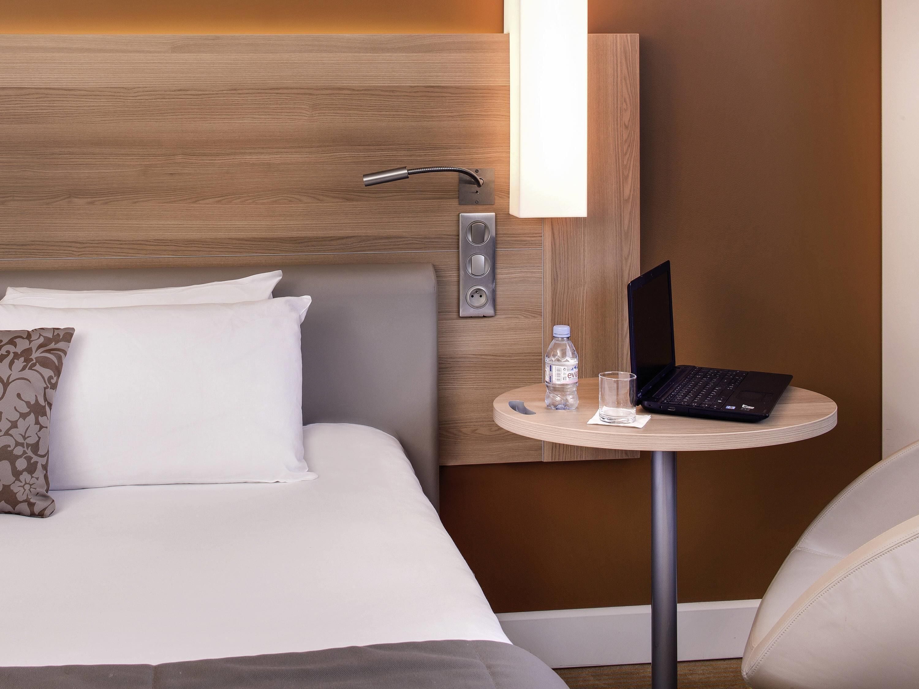 高級寢具、房內夾萬、獨特裝修、手提電腦工作空間