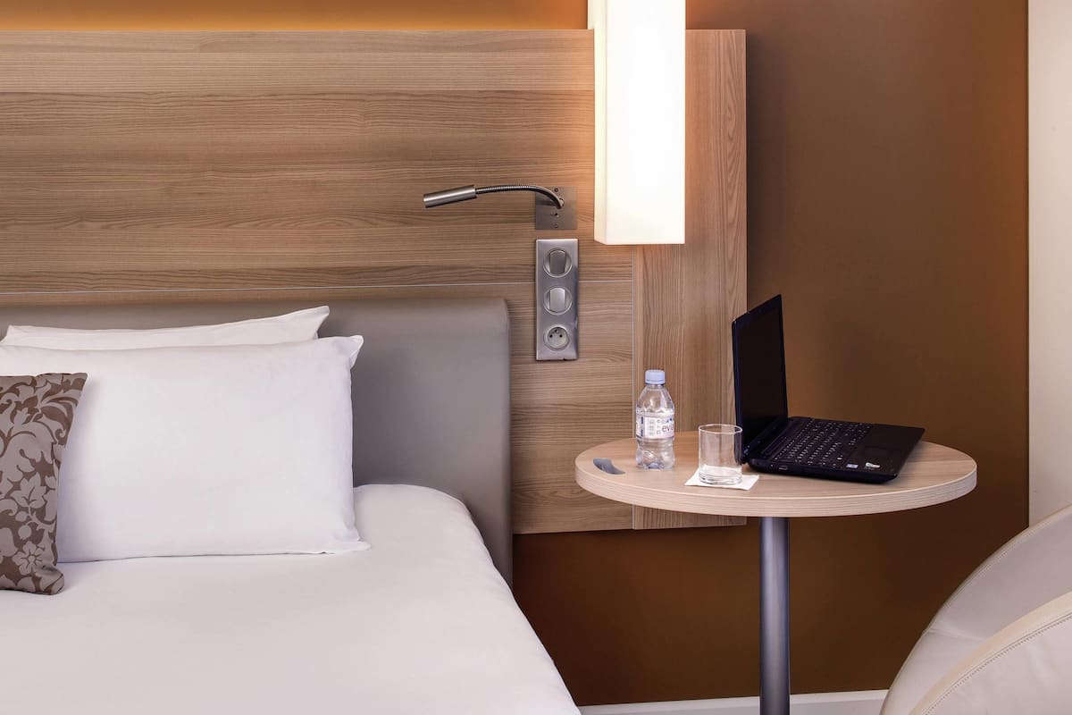 Premium bedding, in-room safe, individually furnished, laptop workspace