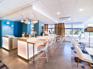 Pool views, open select days - Hôtel Mercure Macon Bord de Saône (Macon)