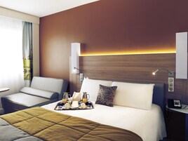 Privilege, Room, 1 Double Bed with Sofa bed | Premium bedding, in-room safe, individually furnished, laptop workspace