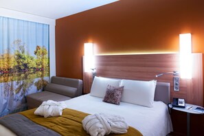 Premium bedding, in-room safe, individually furnished, laptop workspace