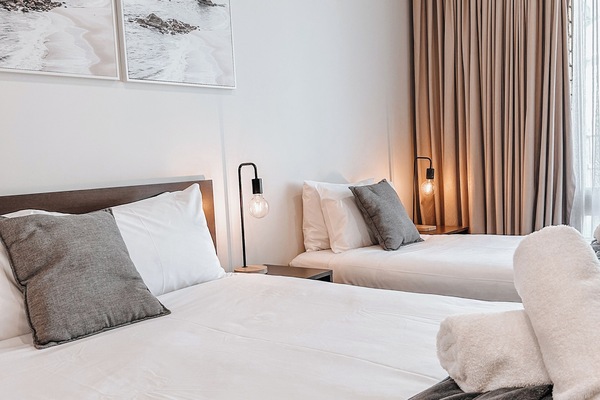 Superior Twin Room | Premium bedding, minibar, desk, iron/ironing board
