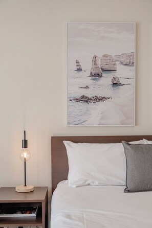 Premium bedding, minibar, desk, iron/ironing board - Mitchell on Main Motel & Apartments (Bairnsdale)