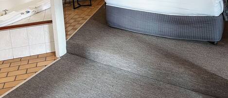 Spa Room | Premium bedding, minibar, desk, iron/ironing board