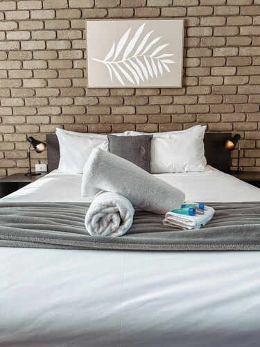 Mitchell on Main Motel & Apartments