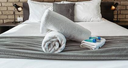 Mitchell on Main Motel & Apartments