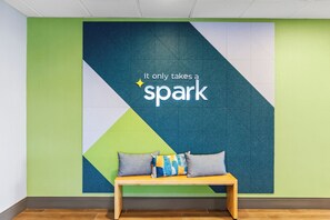 Lobby sitting area - Spark by Hilton Bardstown (Bardstown)