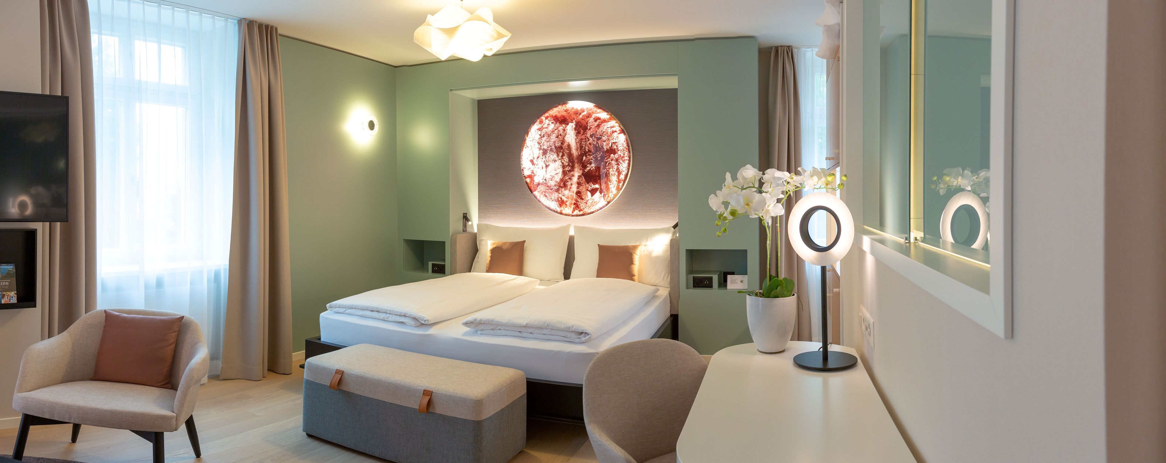 family room large | hypo-allergenic bedding, free minibar, in-room safe