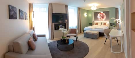 Family Room Large | Hypo-allergenic bedding, free minibar, in-room safe