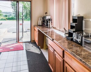 Free continental breakfast 