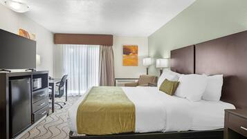 Deluxe Room, 1 King Bed, Non Smoking, Jetted Tub