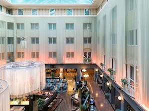 Breakfast, lunch and dinner served - Radisson Blu Hotel, Bremen (Bremen)