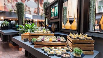 Comida y bebida