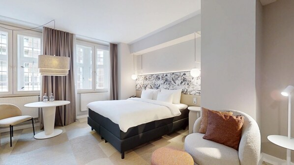 Premium Room | Hypo-allergenic bedding, down duvets, in-room safe, desk