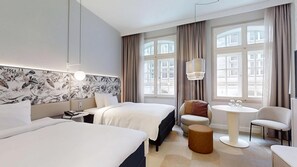 Allergikerbettwaren, Daunenbettdecken, Zimmersafe, Schreibtisch