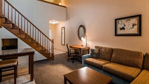 Suite, 1 Queen Bed, Non Smoking, Jetted Tub | 1 bedroom, pillowtop beds, in-room safe, desk