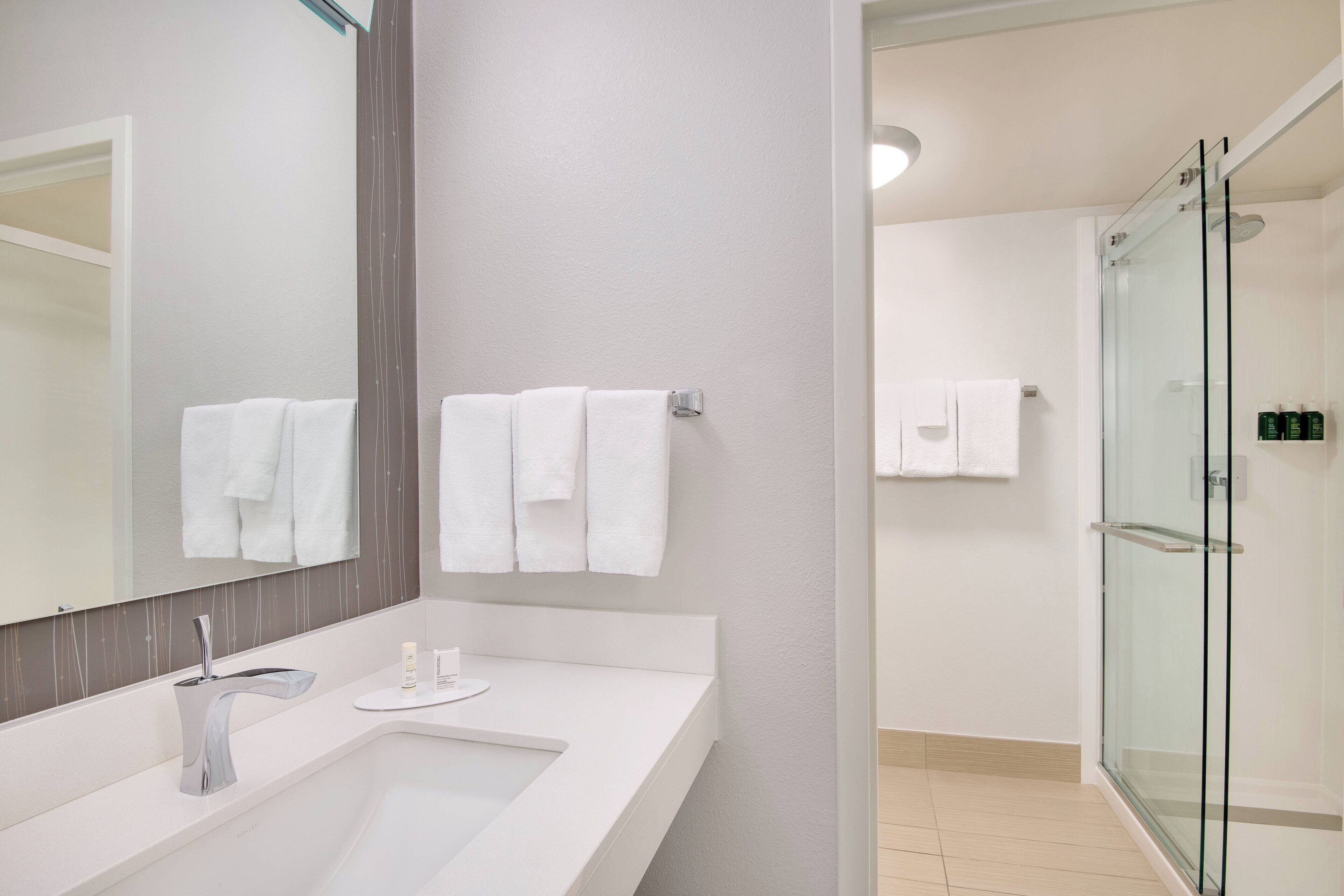 combined shower/bathtub, free toiletries, hair dryer, towels