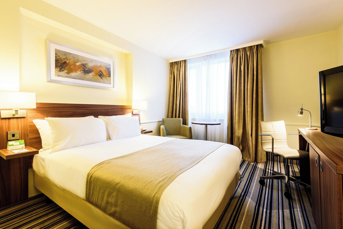 Premium bedding, desk, blackout drapes, iron/ironing board