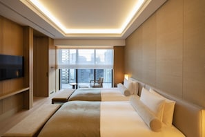 Hypo-allergenic bedding, down comforters, minibar, in-room safe