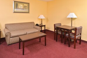 Suite, 1 King Bed, Non Smoking | Dining room