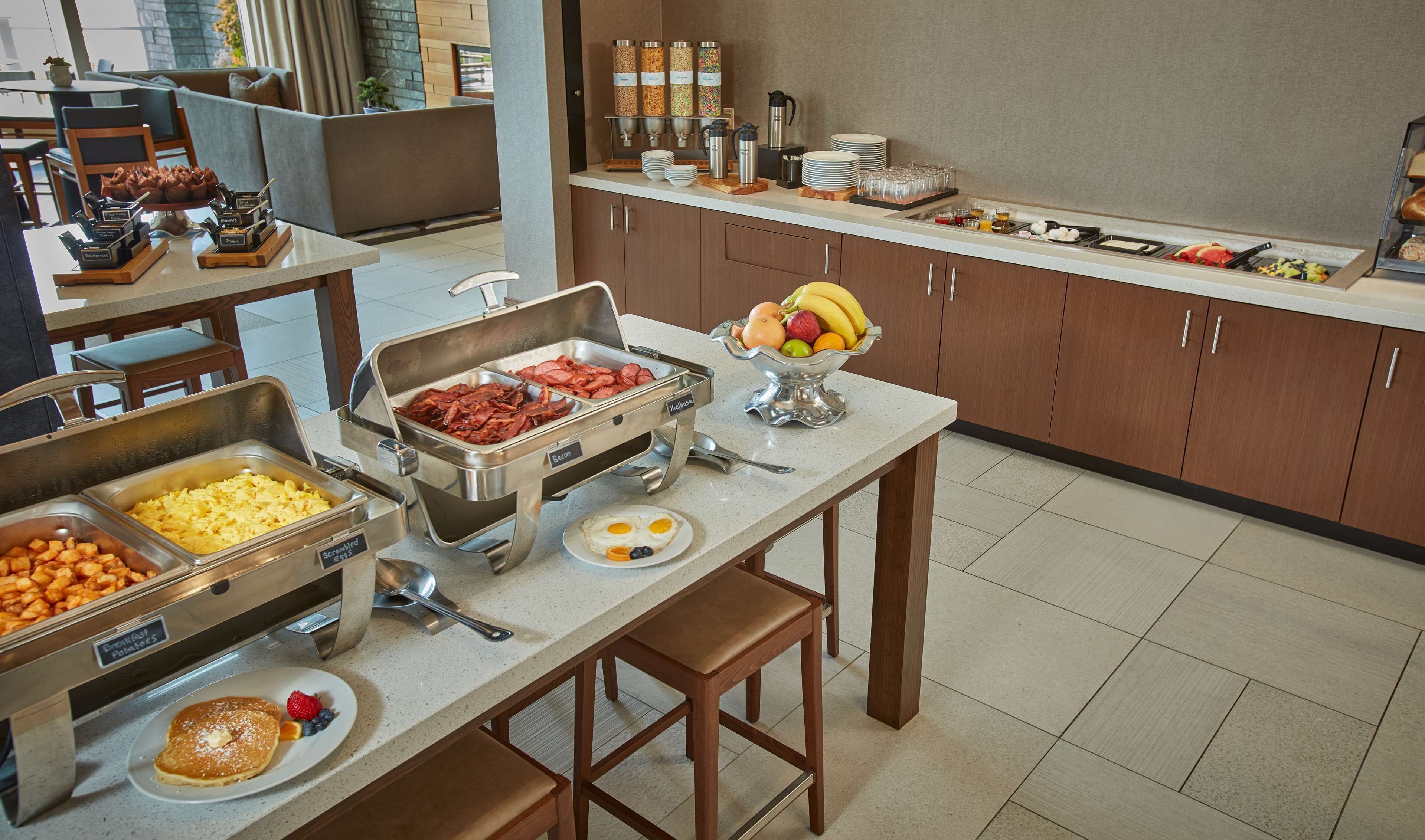 daily cooked-to-order breakfast (usd 11 per person)