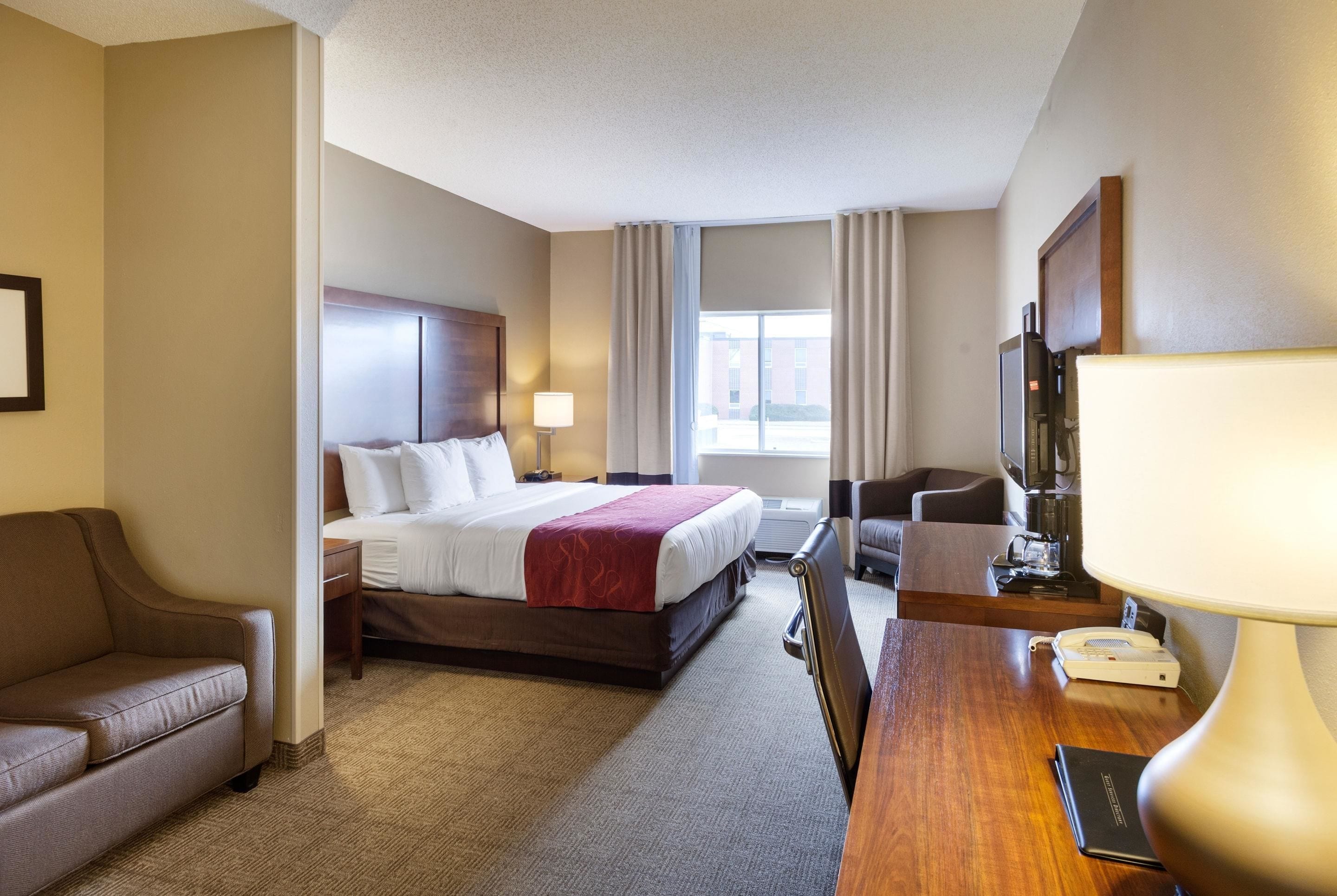 suite, non smoking | desk, laptop workspace, blackout curtains, iron/ironing board