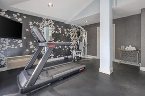 Fitness facility - SureStay Plus Hotel by Best Western Mountain View (Mountain View)