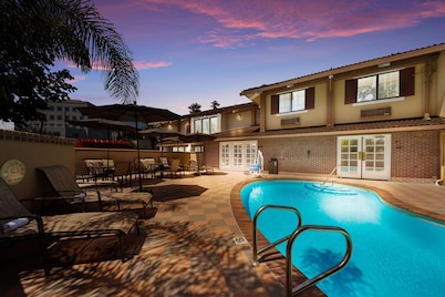 SureStay Plus Hotel by Best Western Mountain View