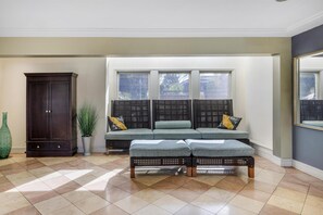 Lobby - SureStay Plus Hotel by Best Western Mountain View (Mountain View)