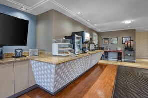 Free breakfast - SureStay Plus Hotel by Best Western Mountain View (Mountain View)