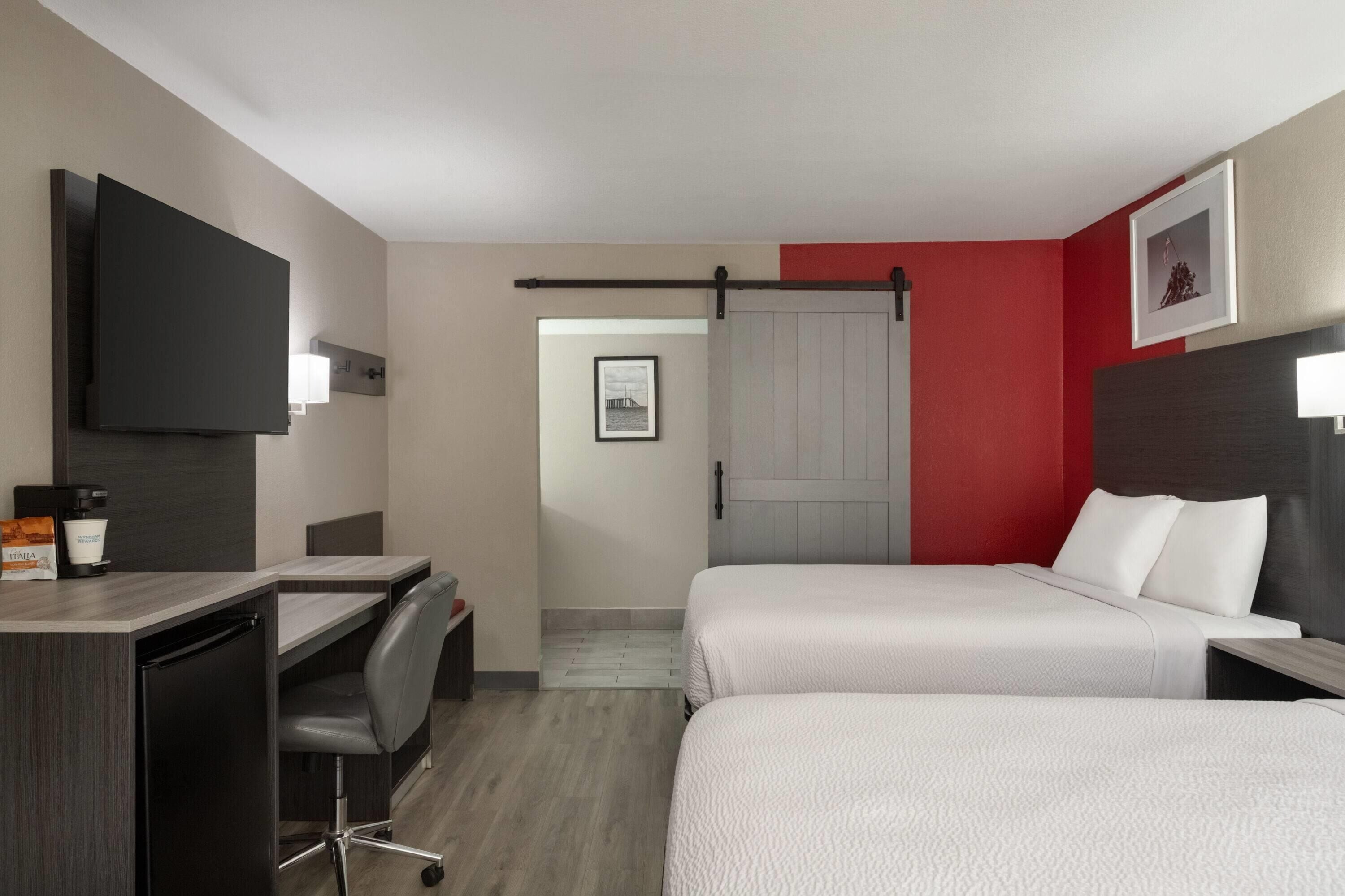 Room, 2 Queen Beds, Non Smoking, Ground Floor