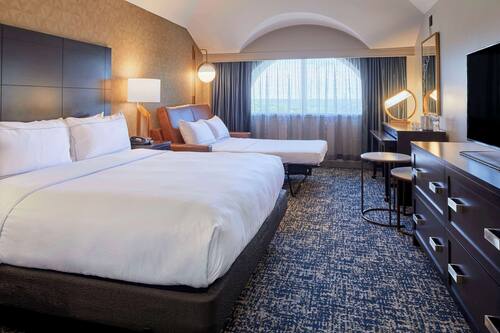 Zimmer, 1 King-Bett und Schlafsofa, Nichtraucher | Hochwertige Bettwaren, Daunenbettdecken, Zimmersafe, Schreibtisch