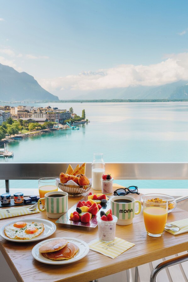 Privilege Room, Lake View | Terrace/patio - Mona Montreux (Montreux)