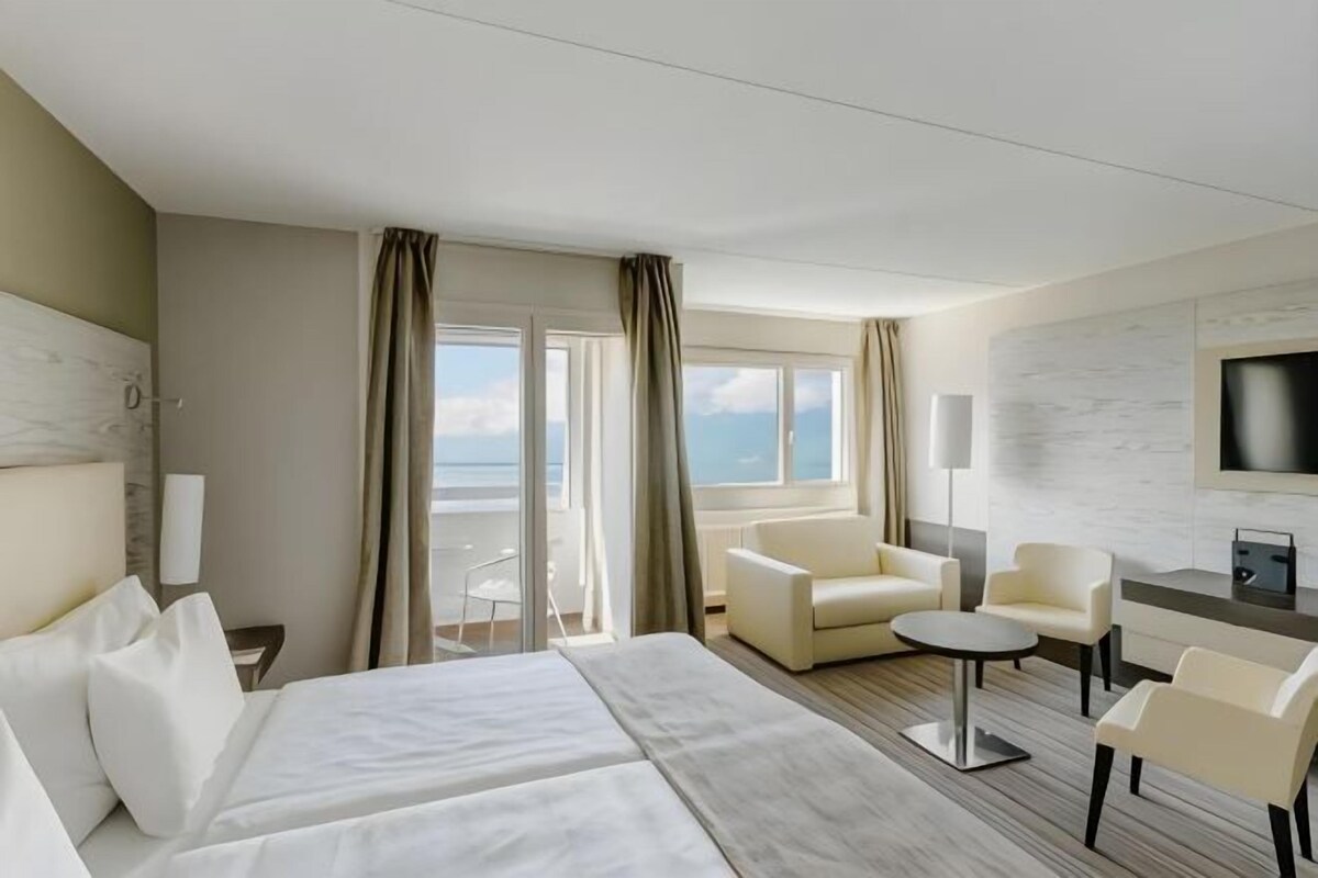 Premium bedding, minibar, in-room safe, desk