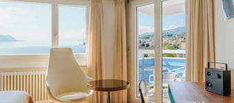 Mona Montreux