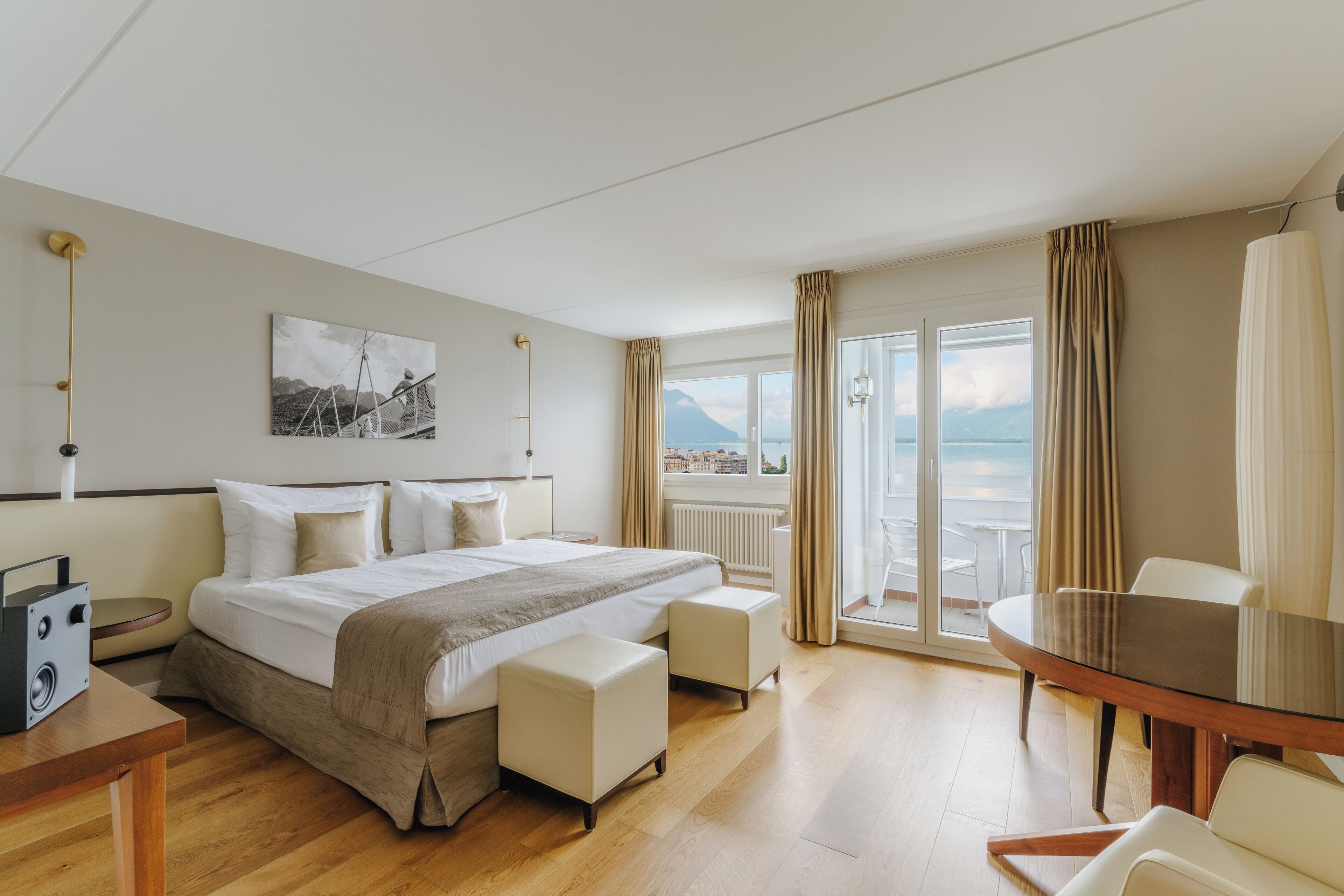 Suite, balcón, vista al lago (Mona) | Ropa de cama de alta calidad y minibar 