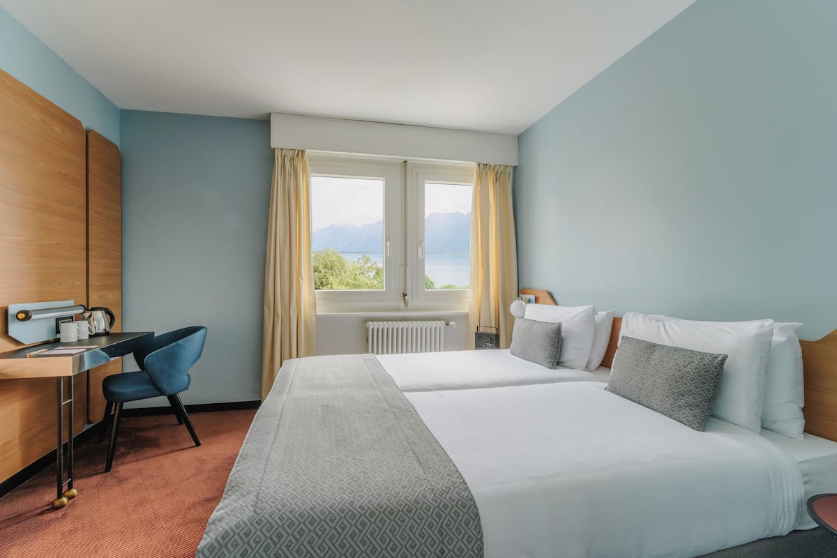 Room, Partial Lake View (Mini Mona) | Premium bedding, minibar, in-room safe, desk
