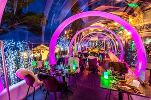 2 Restaurants, Frühstück, Mittagessen, Abendessen, regionale Küche