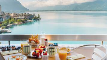 Suite Junior, balcon, vue lac (Classy) | Petit déjeuner buffet | Petit déjeuner préparé sur commande (30 CHF par personne)