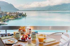 Suite junior, balcón, vista al lago (Classy) | Desayuno buffet | Desayuno a la carta todos los días (CHF 30 por persona)