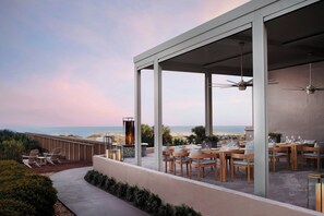 供應晚餐，海景 