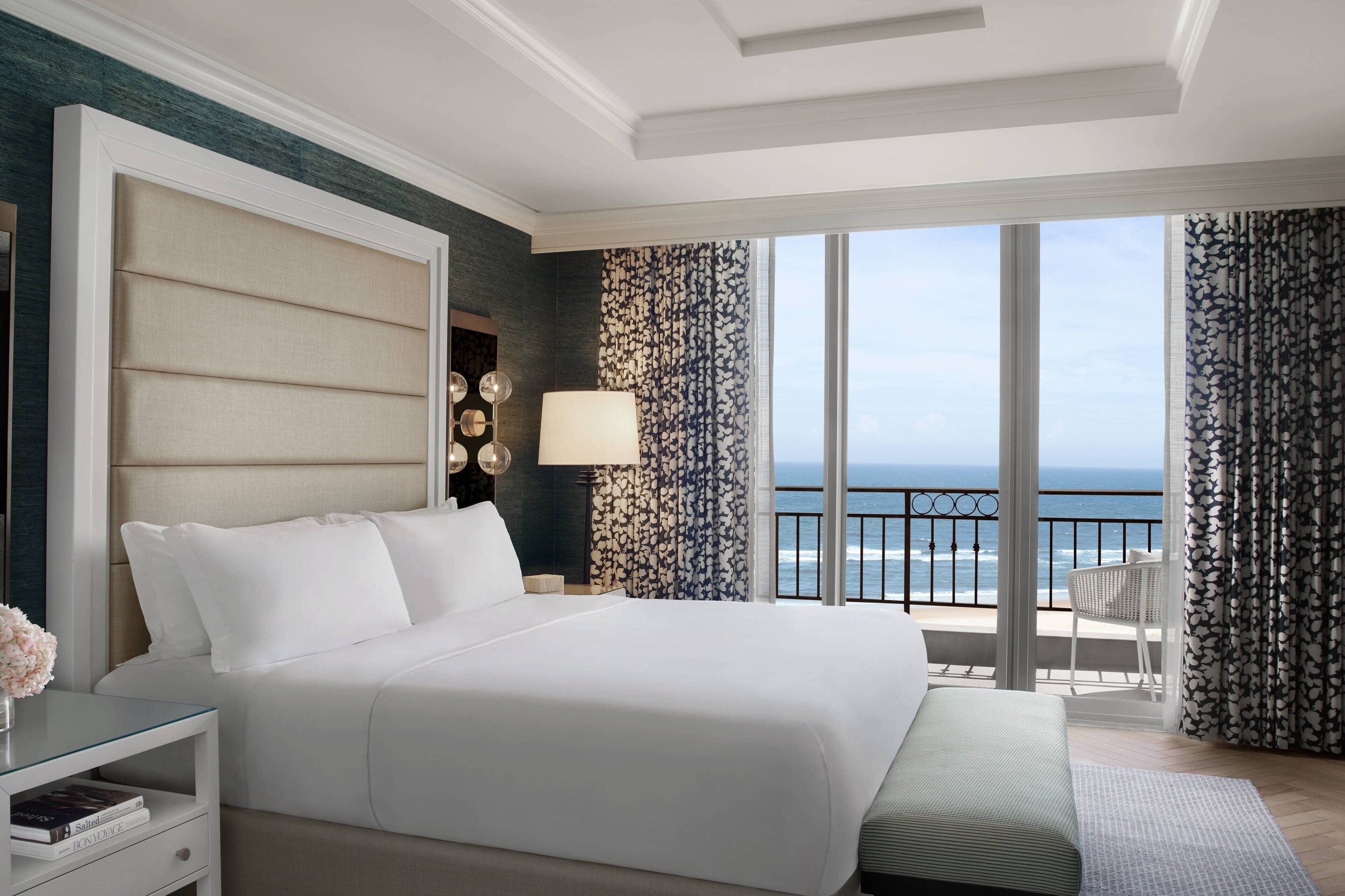 Suite – club, 1 soverom, ved havkanten | Sengetøy av topp kvalitet, minibar, safe på rommet og blendingsgardiner