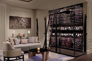 Lobby lounge, ocean views, open daily