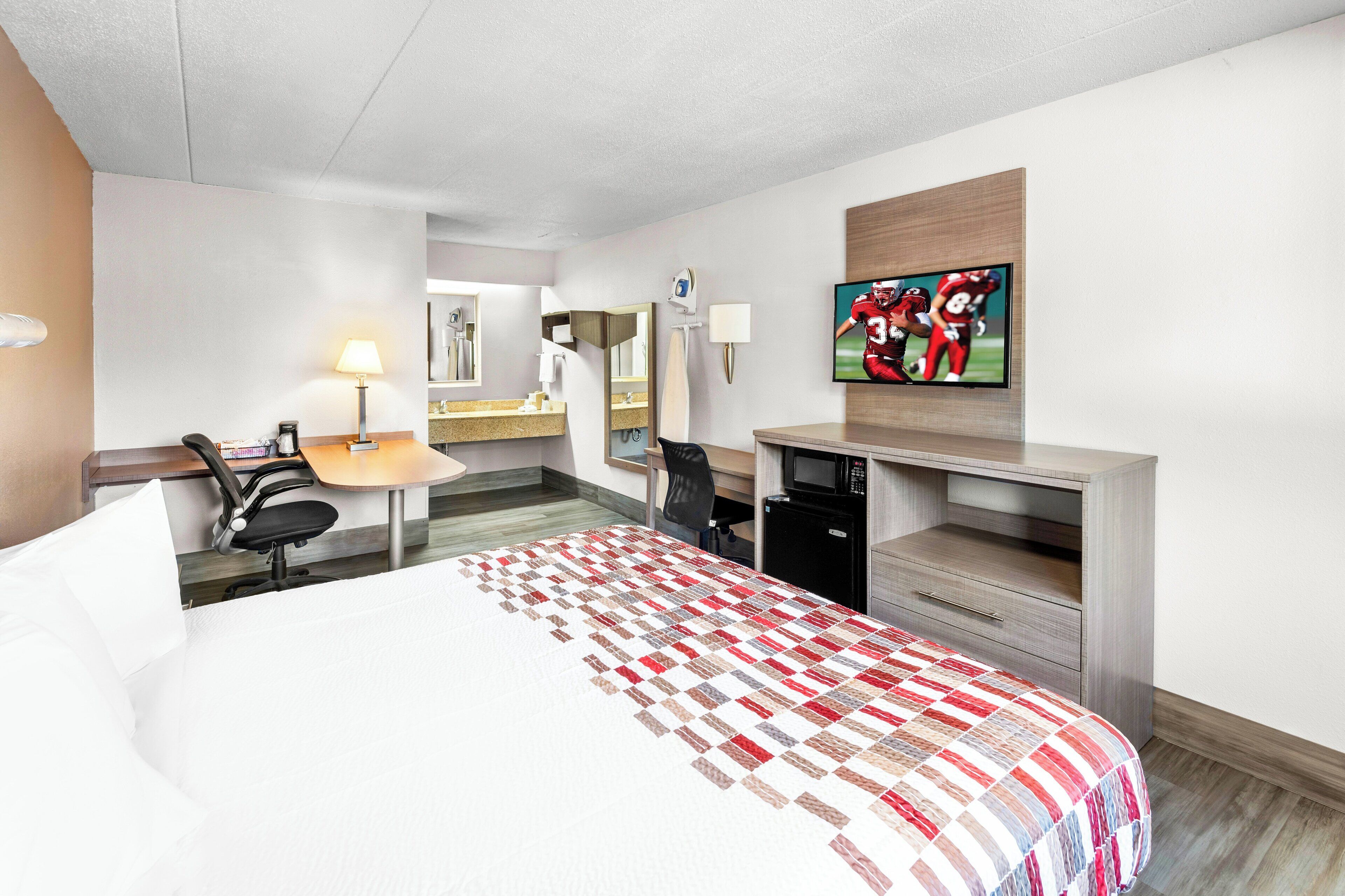 Superior Room, 1 King Bed (Smoke Free) | Laptop workspace, free cribs/infant beds, free WiFi, bed sheets